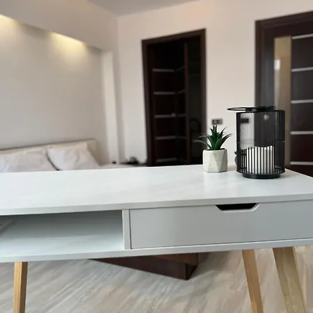 Red Flat 2br With Luxurious King Bed & Hot Tub Appartamento Bucarest