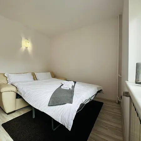Red Flat 2br With Luxurious King Bed & Hot Tub