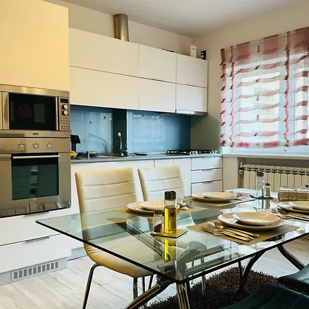 Red Flat 2br With Luxurious King Bed & Hot Tub Appartamento *