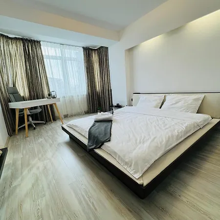 Red Flat 2br With Luxurious King Bed & Hot Tub Appartamento Bucarest